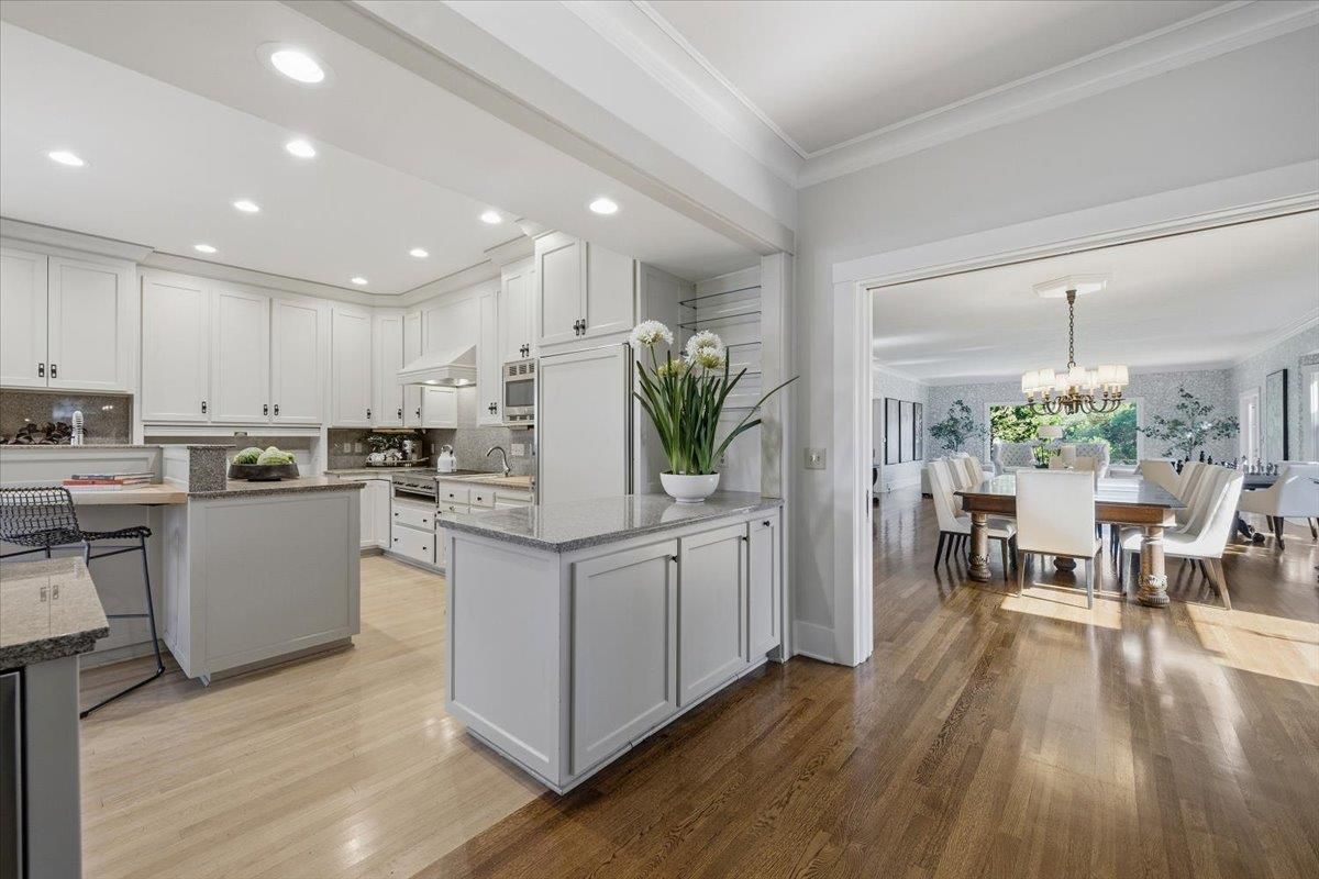 Chandelier, Dining room, Interior, Kitchen, Recessed Lighting, Wood Texture Flooring