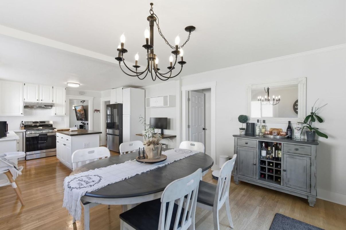Chandelier, Dining room, Interior, Kitchen, Stainless Steel Appliances, Wood Texture Flooring