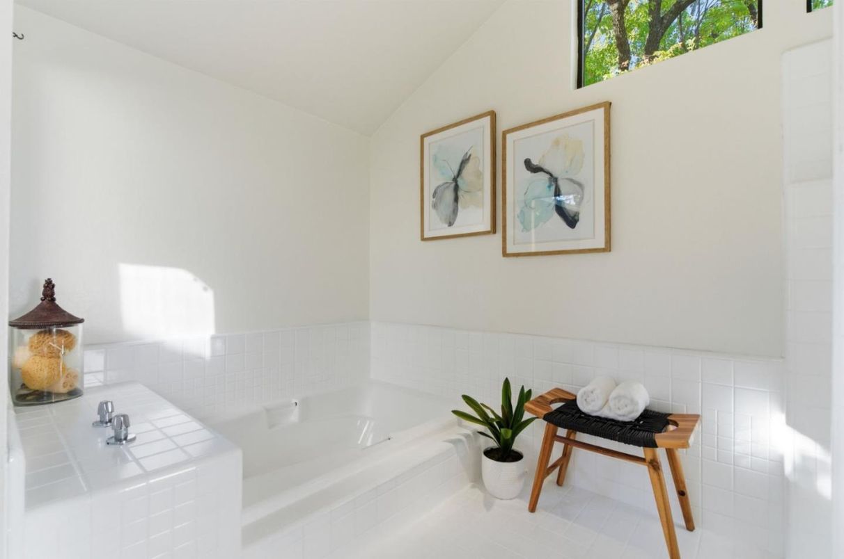 Bathroom, Interior, Tile Countertops