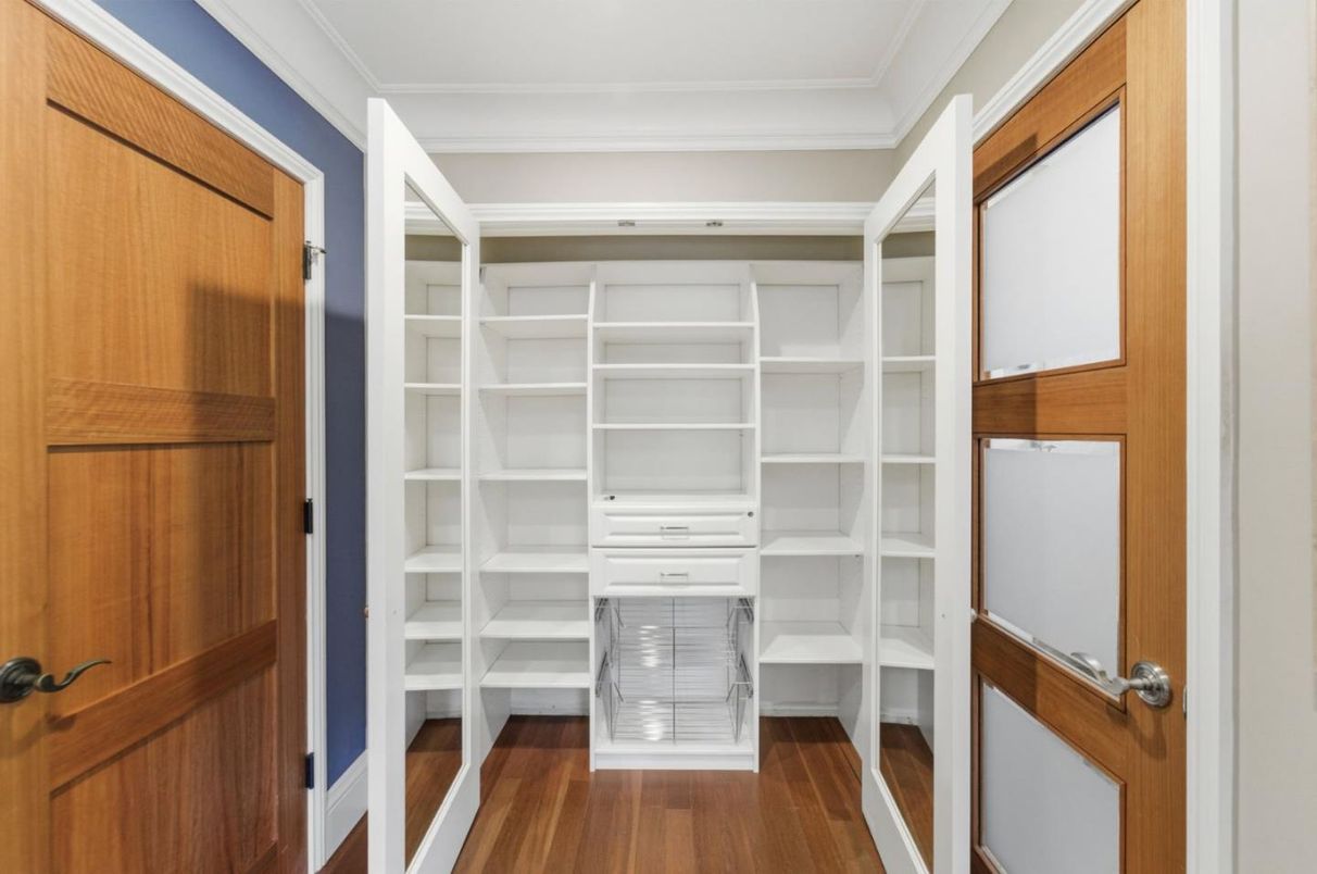 Interior, Walk-in Closets, Wood Texture Flooring