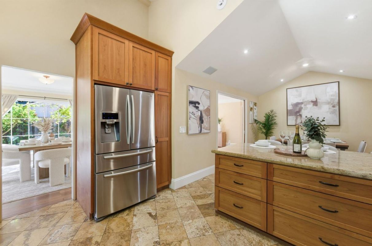 Dining room, Interior, Kitchen, Recessed Lighting, Stainless Steel Appliances