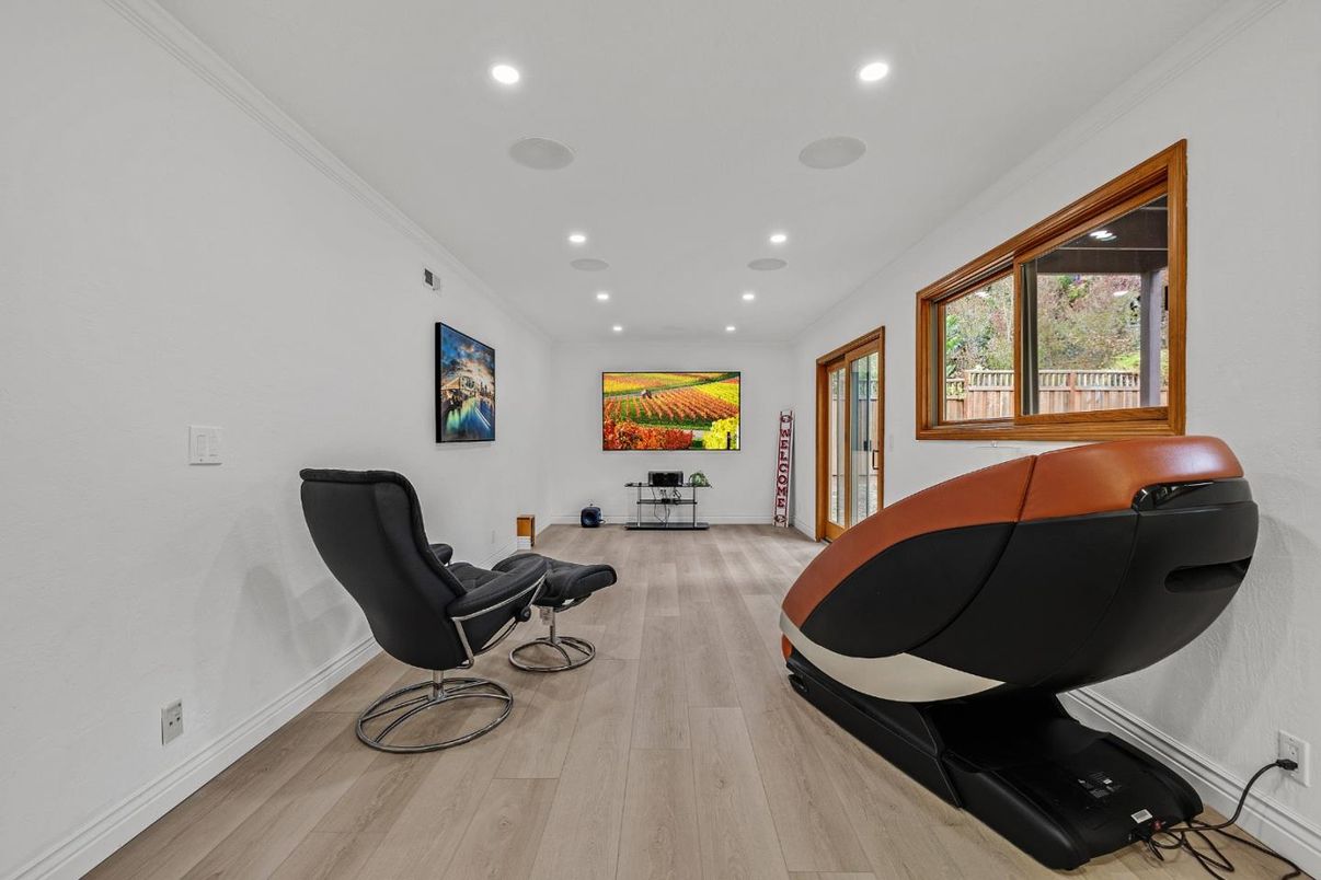 Interior, Recessed Lighting, Wood Texture Flooring