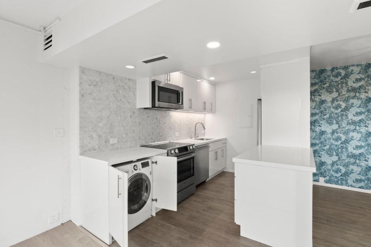 Interior, Kitchen, Recessed Lighting, Washer, Wood Texture Flooring