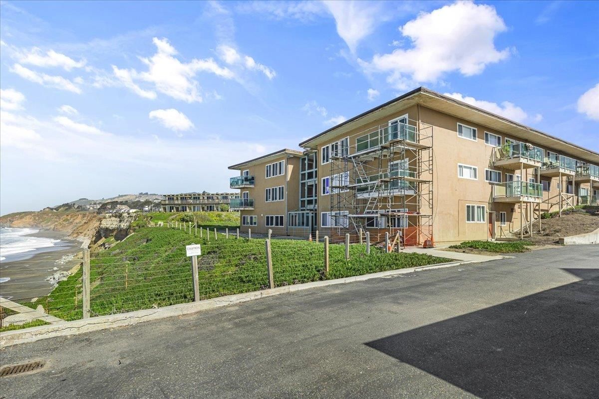 Exterior, Facade, Condo Building