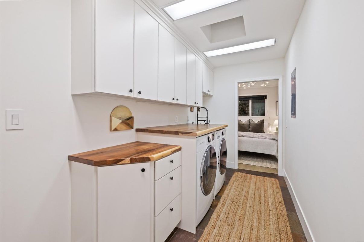 Interior, Washer, Wood Texture Flooring