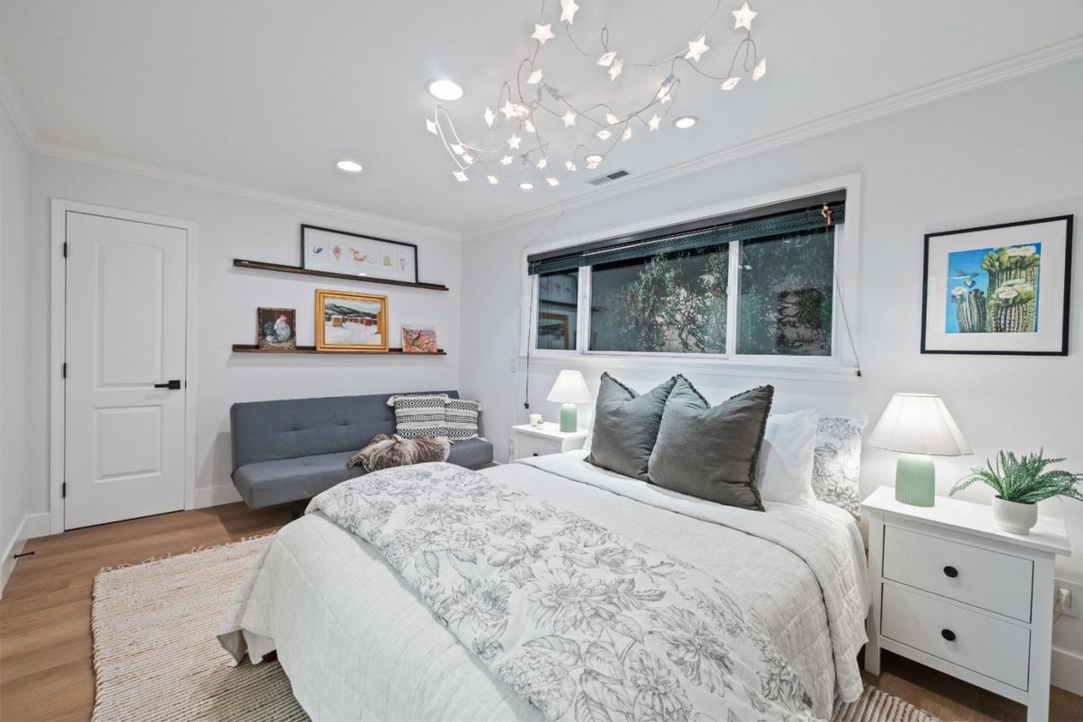 Bedroom, Interior, Pendant Lights, Recessed Lighting, Wood Texture Flooring