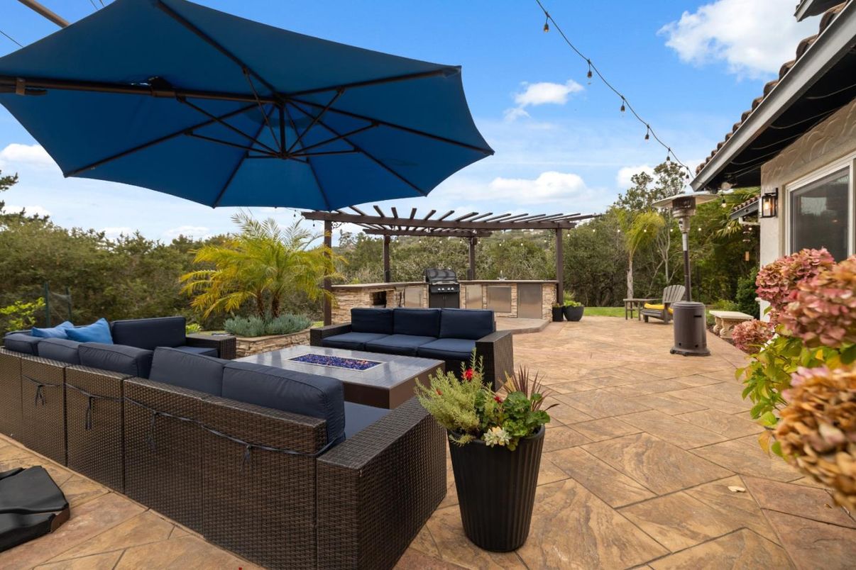 Exterior, Outdoor Kitchen