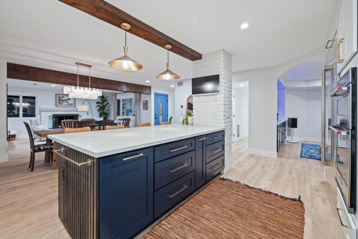 Chandelier, Dining room, Interior, Kitchen, Pendant Lights, Recessed Lighting, Wooden Beams, Wood Texture Flooring
