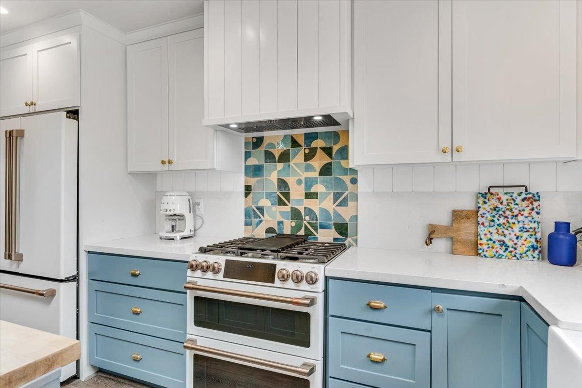 Interior, Kitchen, Stainless Steel Appliances