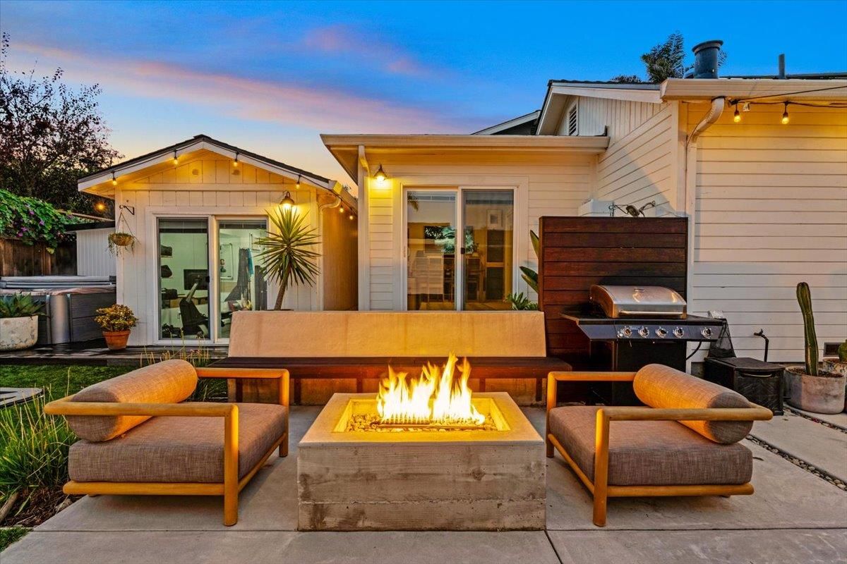 Exterior, Outdoor Kitchen