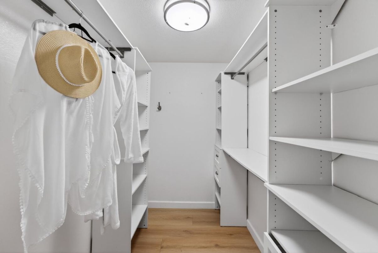 Interior, Walk-in Closets, Wood Texture Flooring