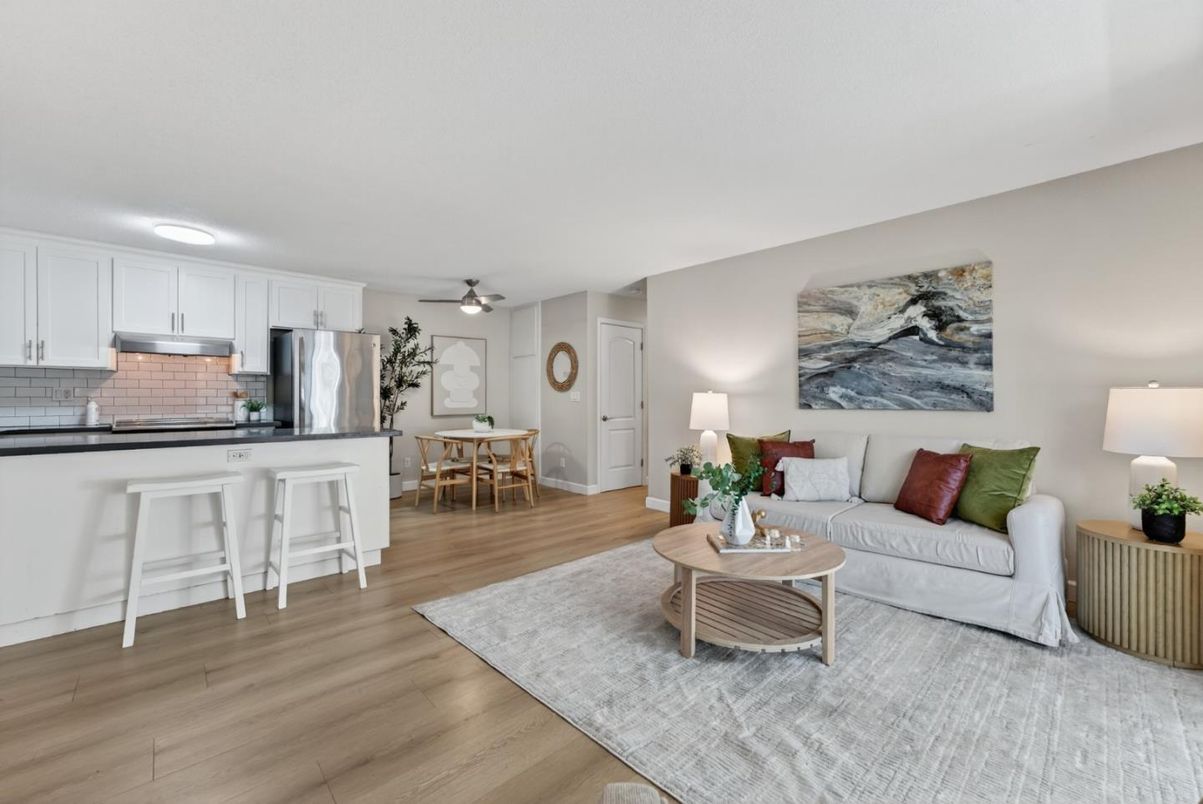 Dining room, Interior, Kitchen, Living room, Stainless Steel Appliances, Wood Texture Flooring