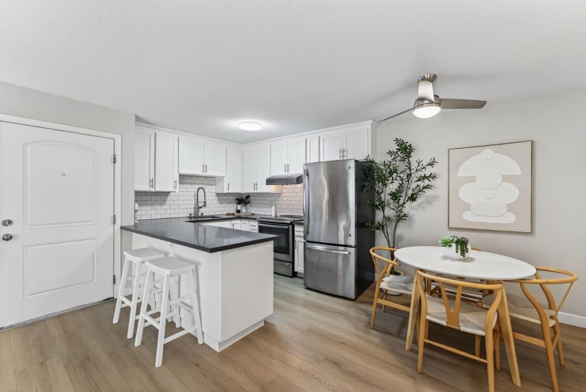 Dining room, Interior, Kitchen, Stainless Steel Appliances, Wood Texture Flooring