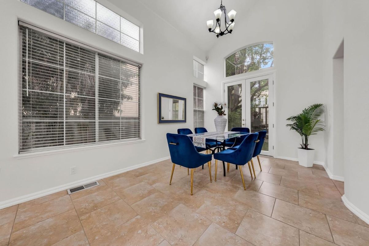 Chandelier, Dining room, Interior