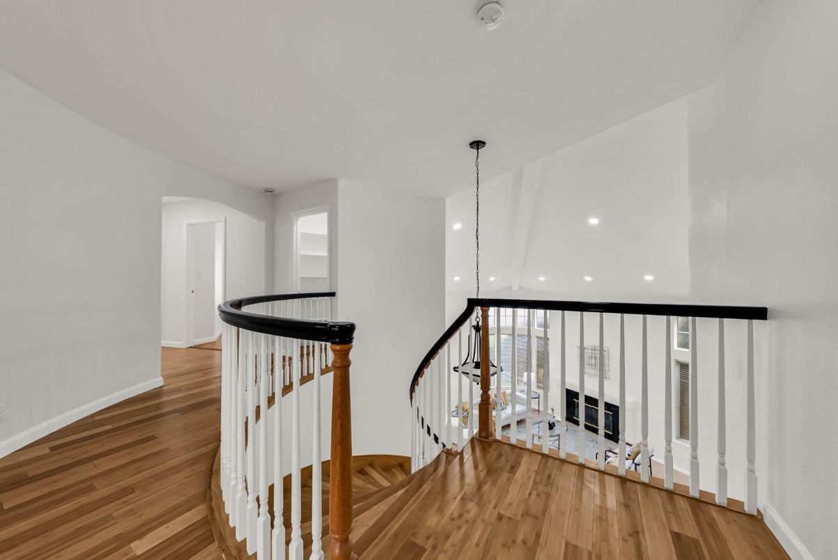 Interior, Pendant Lights, Recessed Lighting, Wood Texture Flooring