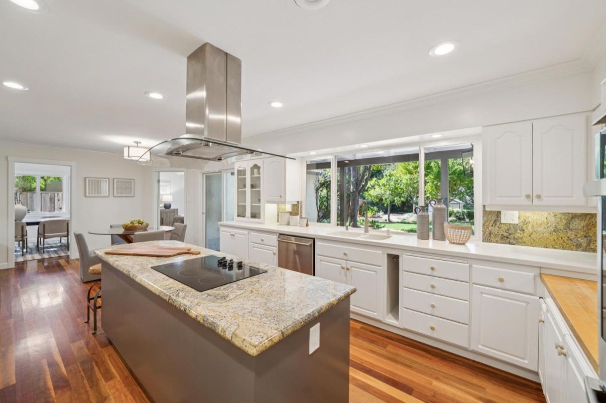 Dining room, Interior, Kitchen, Recessed Lighting, Stainless Steel Appliances, Wood Texture Flooring
