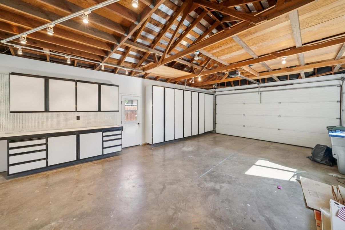 Garage, Interior, Wooden Beams
