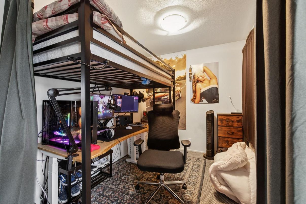 Home Office, Interior