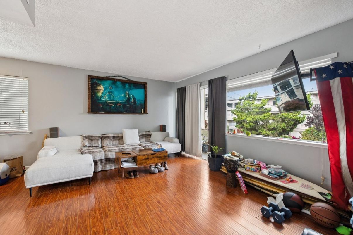 Fitness Equipment, Interior, Living room, Wood Texture Flooring