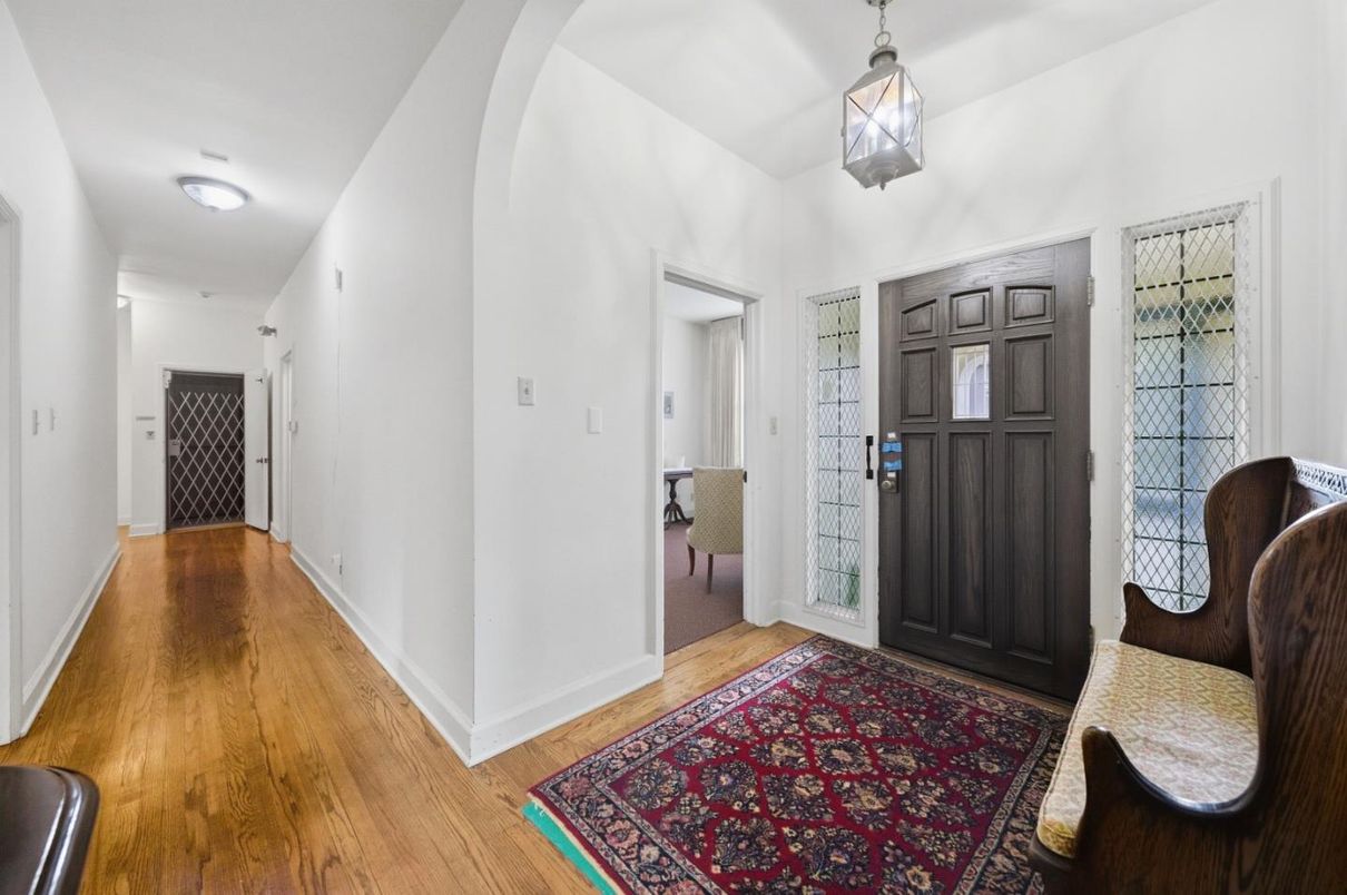 Interior, Pendant Lights, Wood Texture Flooring