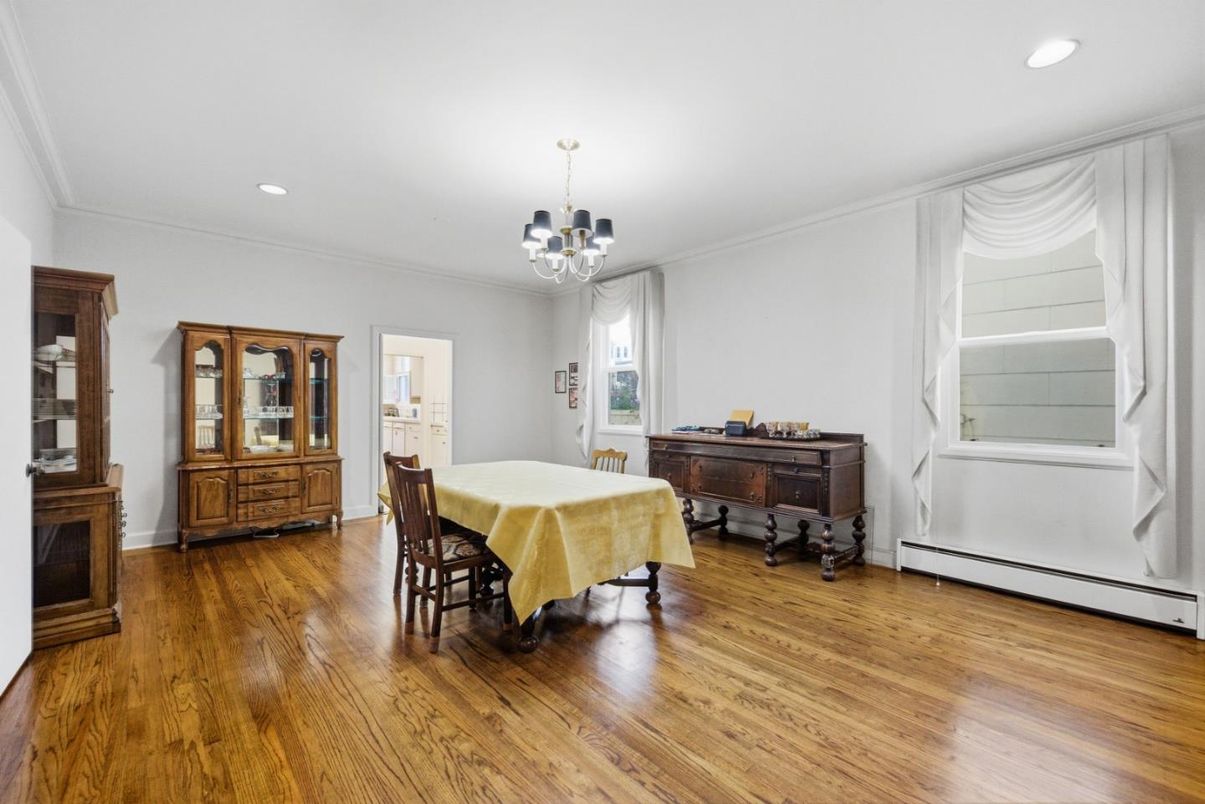 Chandelier, Dining room, Interior, Recessed Lighting, Wood Texture Flooring