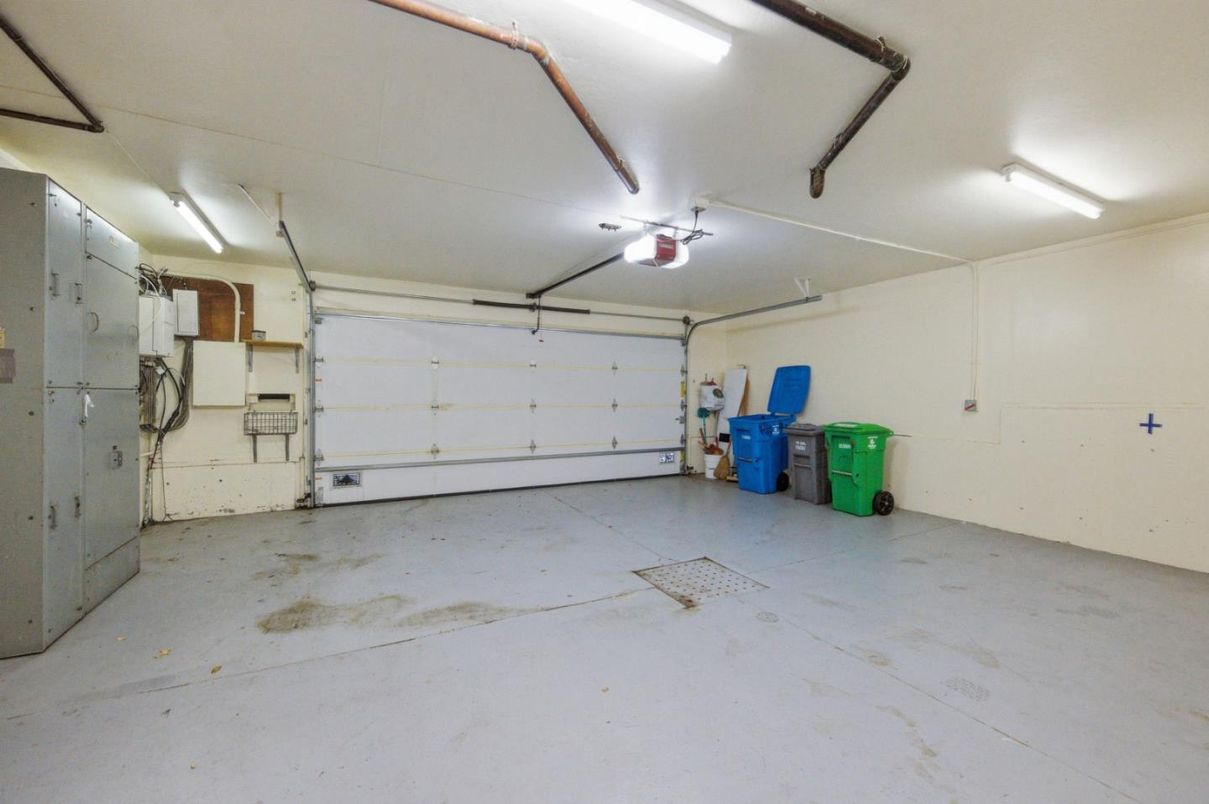 Garage, Interior