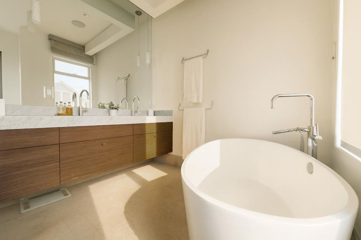 Bathroom, Dual Sink Vanities, Free Standing Baths, Interior, Recessed Lighting