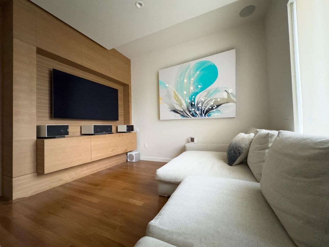 Interior, Living room, Recessed Lighting, Wood Texture Flooring