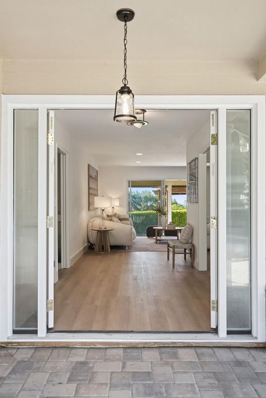 Interior, Pendant Lights, Wood Texture Flooring