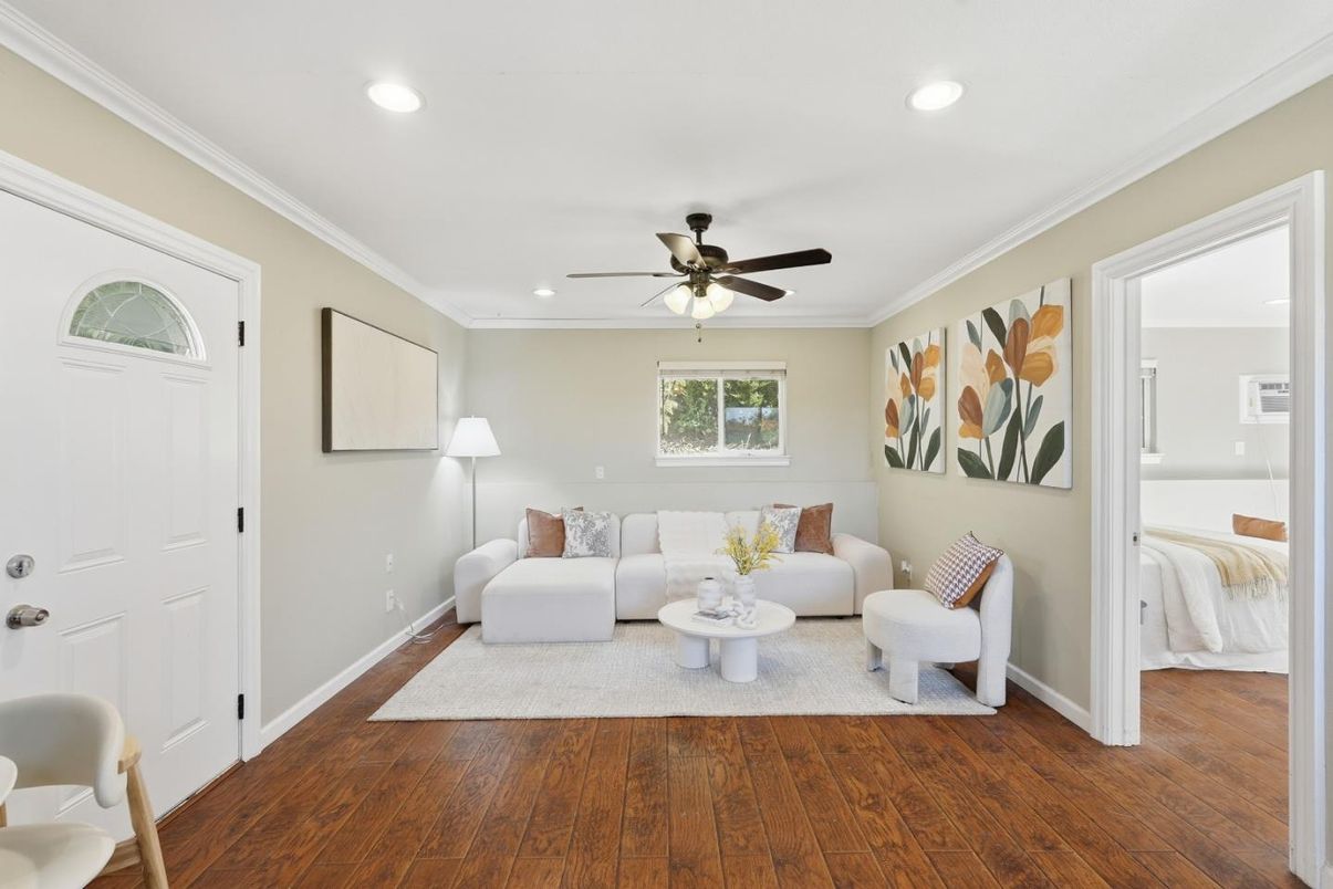 Interior, Living room, Recessed Lighting, Wood Texture Flooring