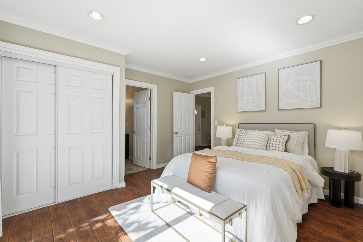 Bedroom, Interior, Recessed Lighting, Wood Texture Flooring