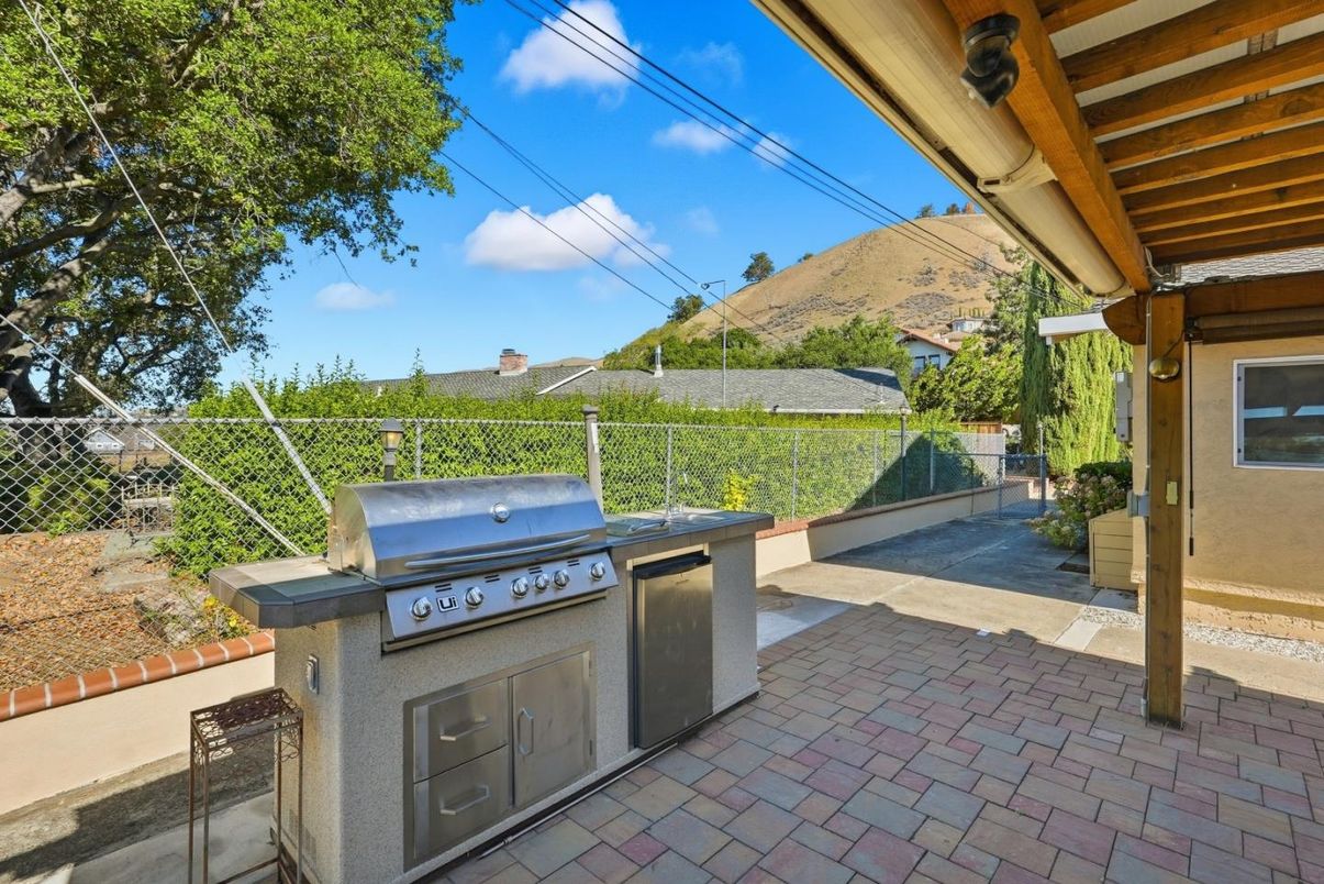 Exterior, Outdoor Kitchen