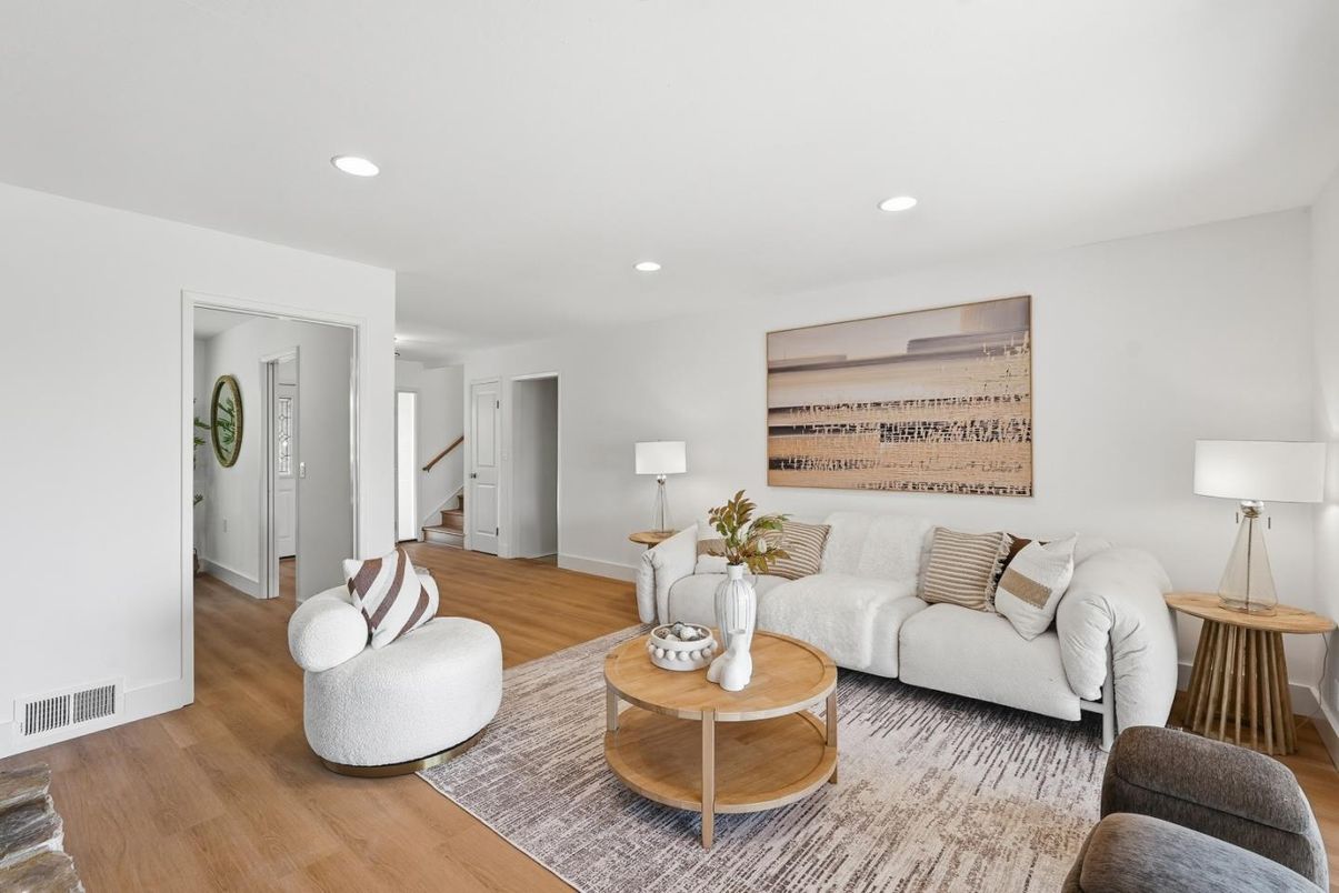 Interior, Living room, Recessed Lighting, Wood Texture Flooring