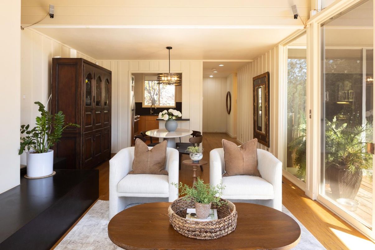 Dining room, Interior, Living room, Pendant Lights, Recessed Lighting, Wood Texture Flooring