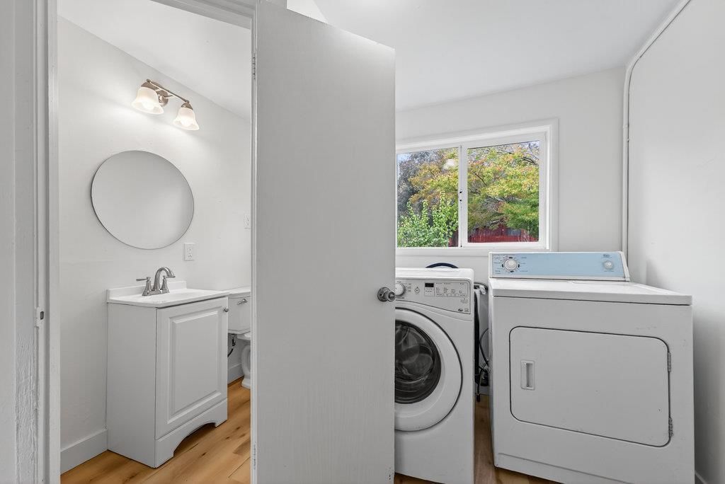 Interior, Utility Closets, Washer, Wood Texture Flooring