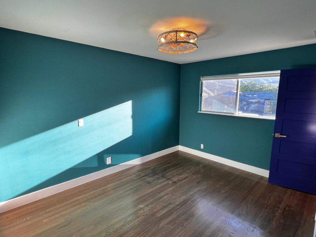 Chandelier, Empty room, Interior, Wood Texture Flooring