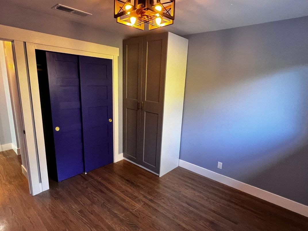 Chandelier, Empty room, Interior, Wood Texture Flooring