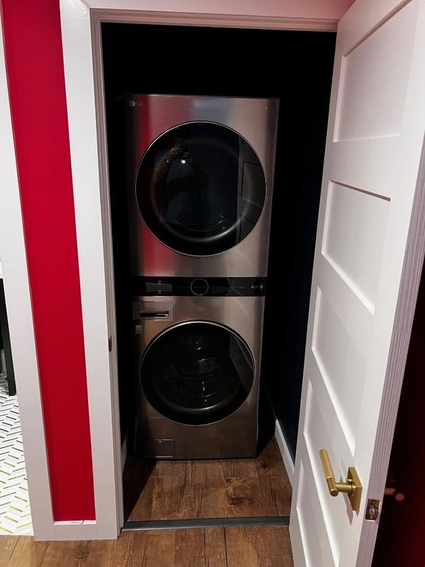 Interior, Utility Closets, Washer, Wood Texture Flooring