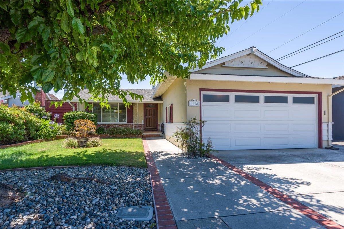 Attached, Exterior, Facade, American Craftsman