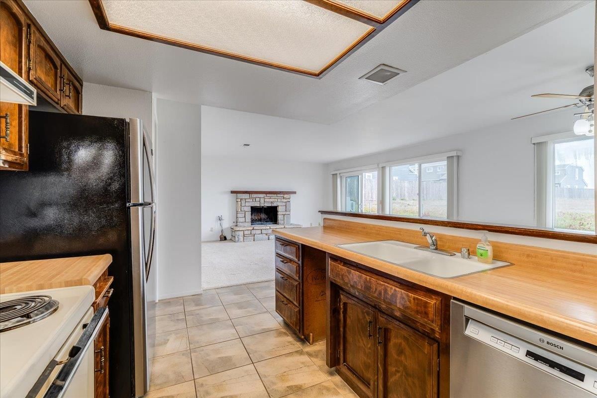 Fireplace, Interior, Kitchen