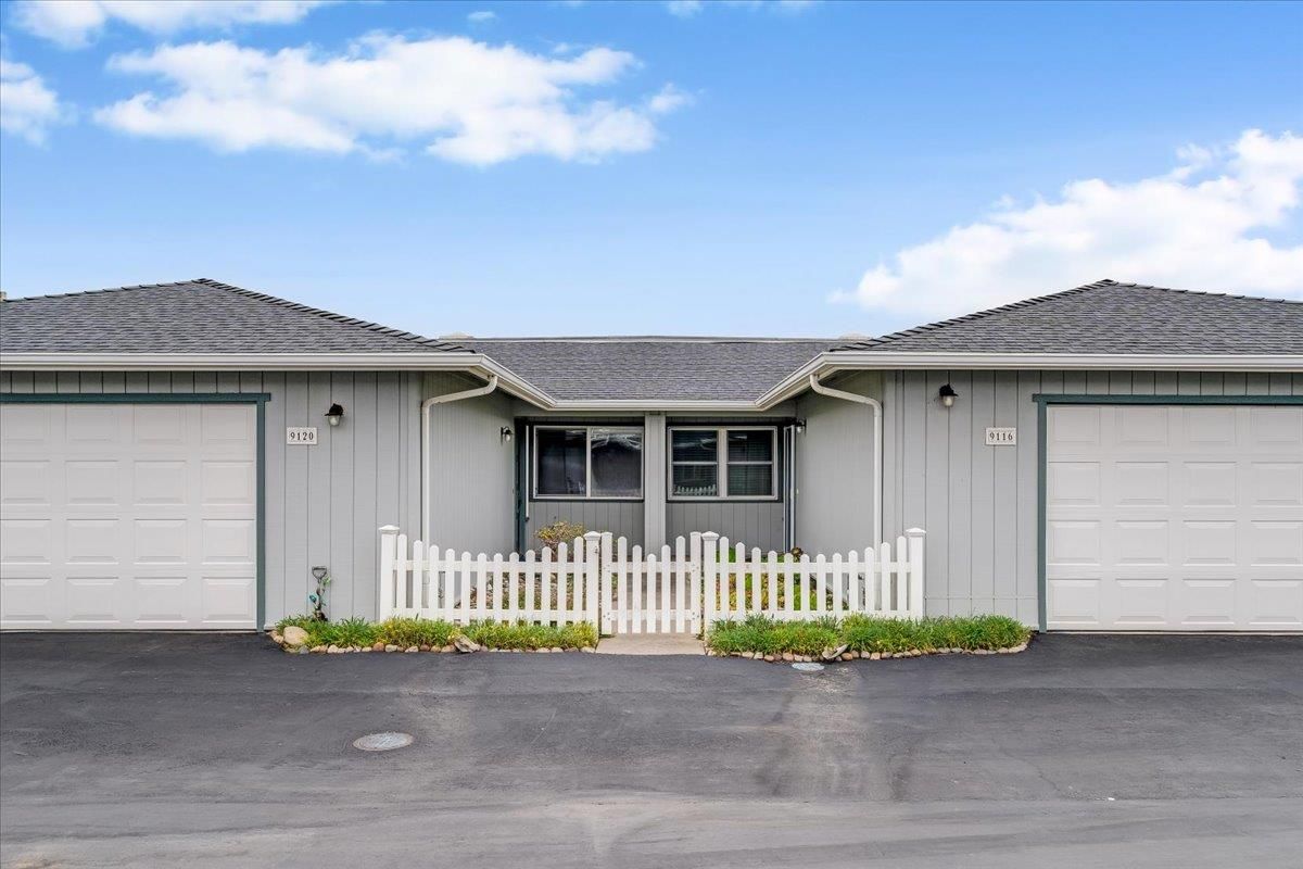 Attached, Exterior, Facade, Ranch