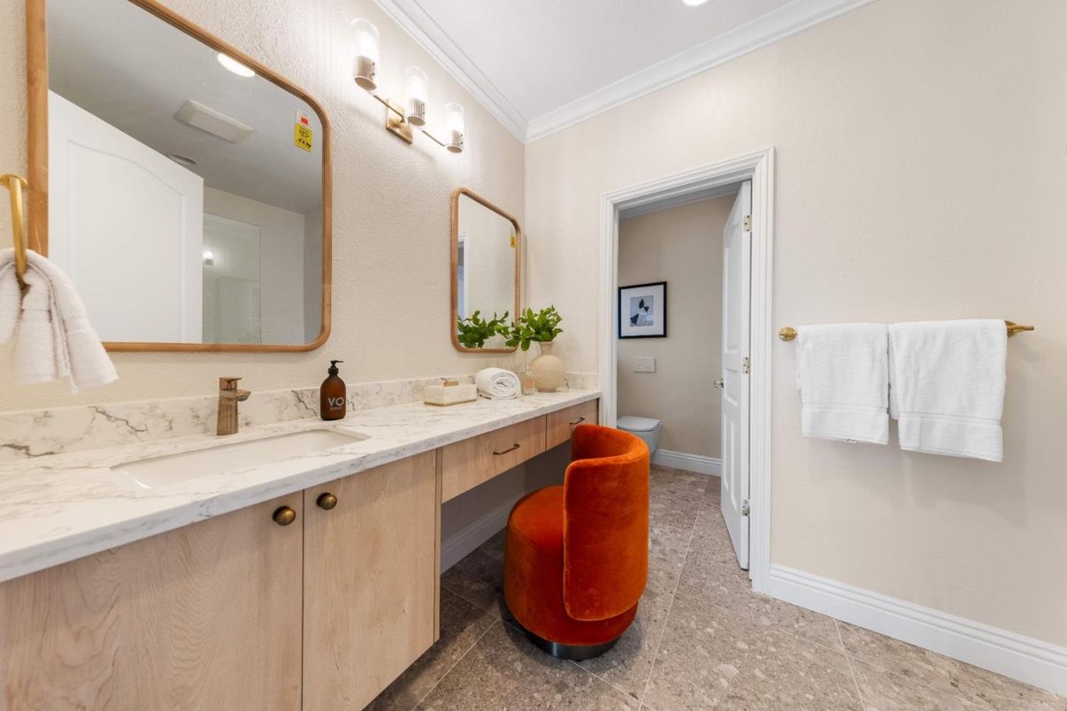 Bathroom, Dual Sink Vanities, Interior, Recessed Lighting