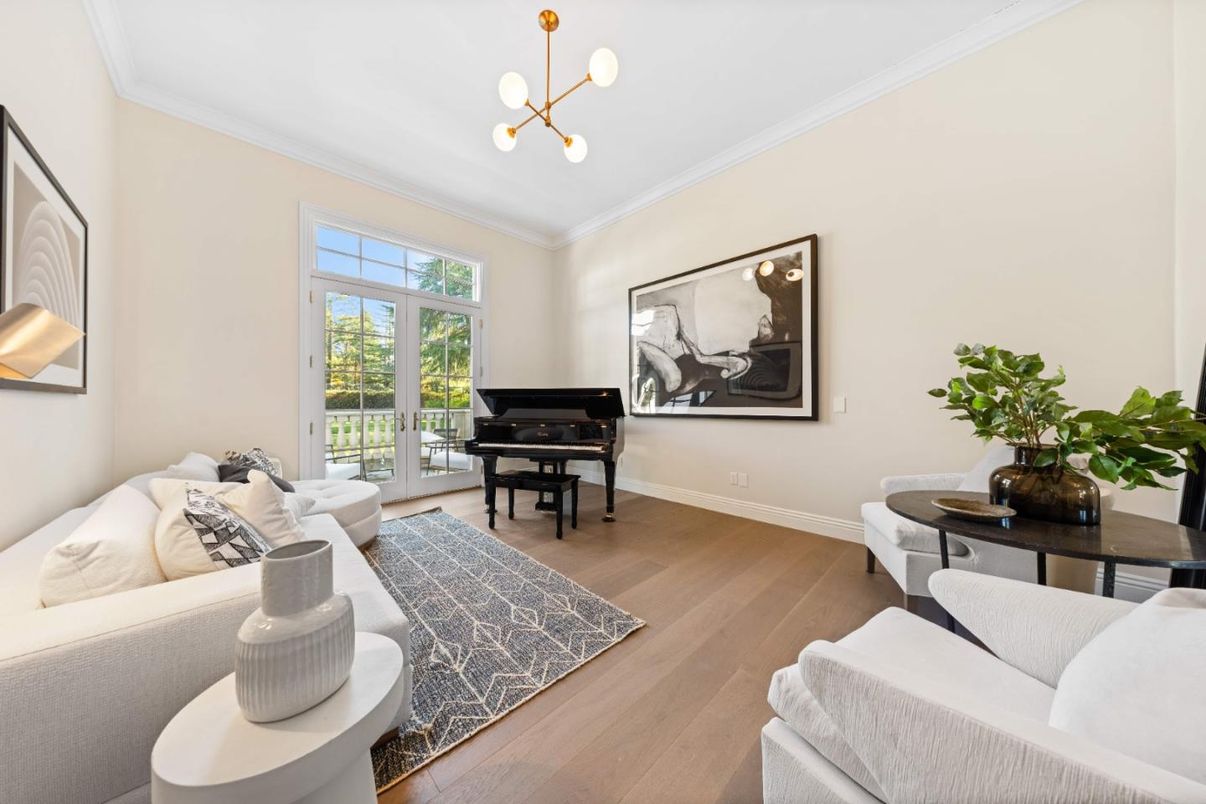Dining room, Interior, Living room, Pendant Lights, Piano, Wood Texture Flooring