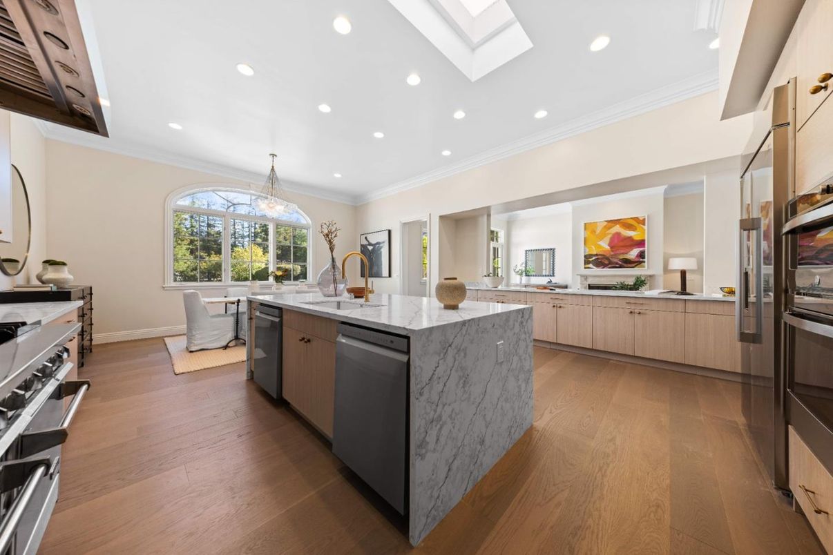 Dining room, Interior, Kitchen, Pendant Lights, Recessed Lighting, Stainless Steel Appliances, Wood Texture Flooring