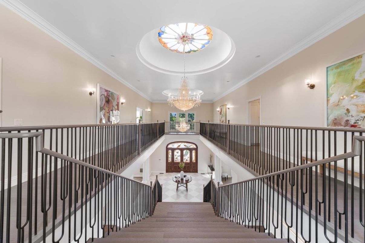 Chandelier, Interior