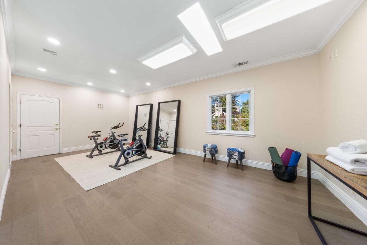 Fitness Equipment, Interior, Recessed Lighting, Wood Texture Flooring