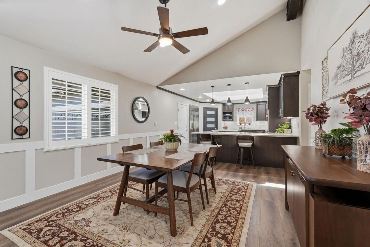 Dining room, Interior, Kitchen, Pendant Lights, Recessed Lighting, Wood Texture Flooring
