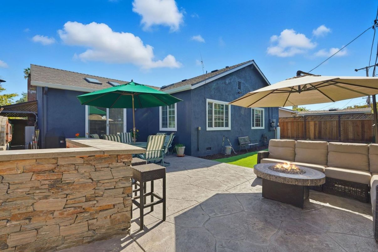 Exterior, Outdoor Kitchen