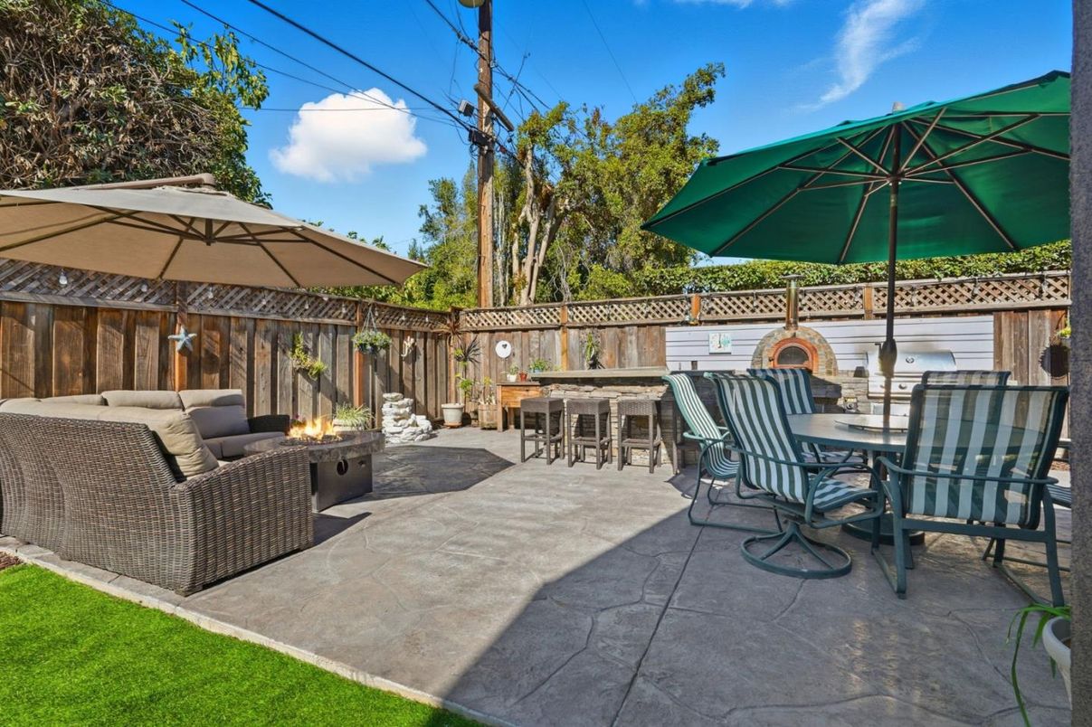 Exterior, Outdoor Kitchen