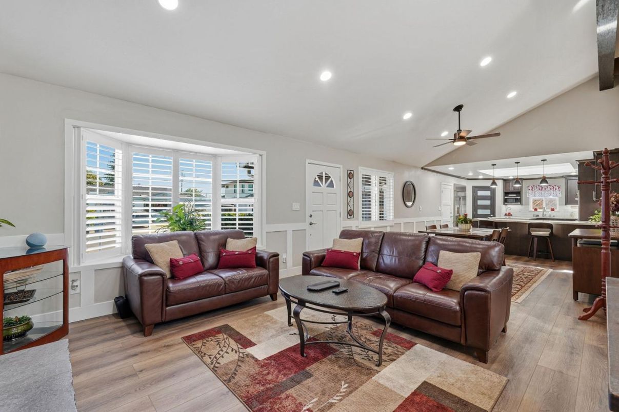 Dining room, Interior, Living room, Pendant Lights, Recessed Lighting, Wood Texture Flooring